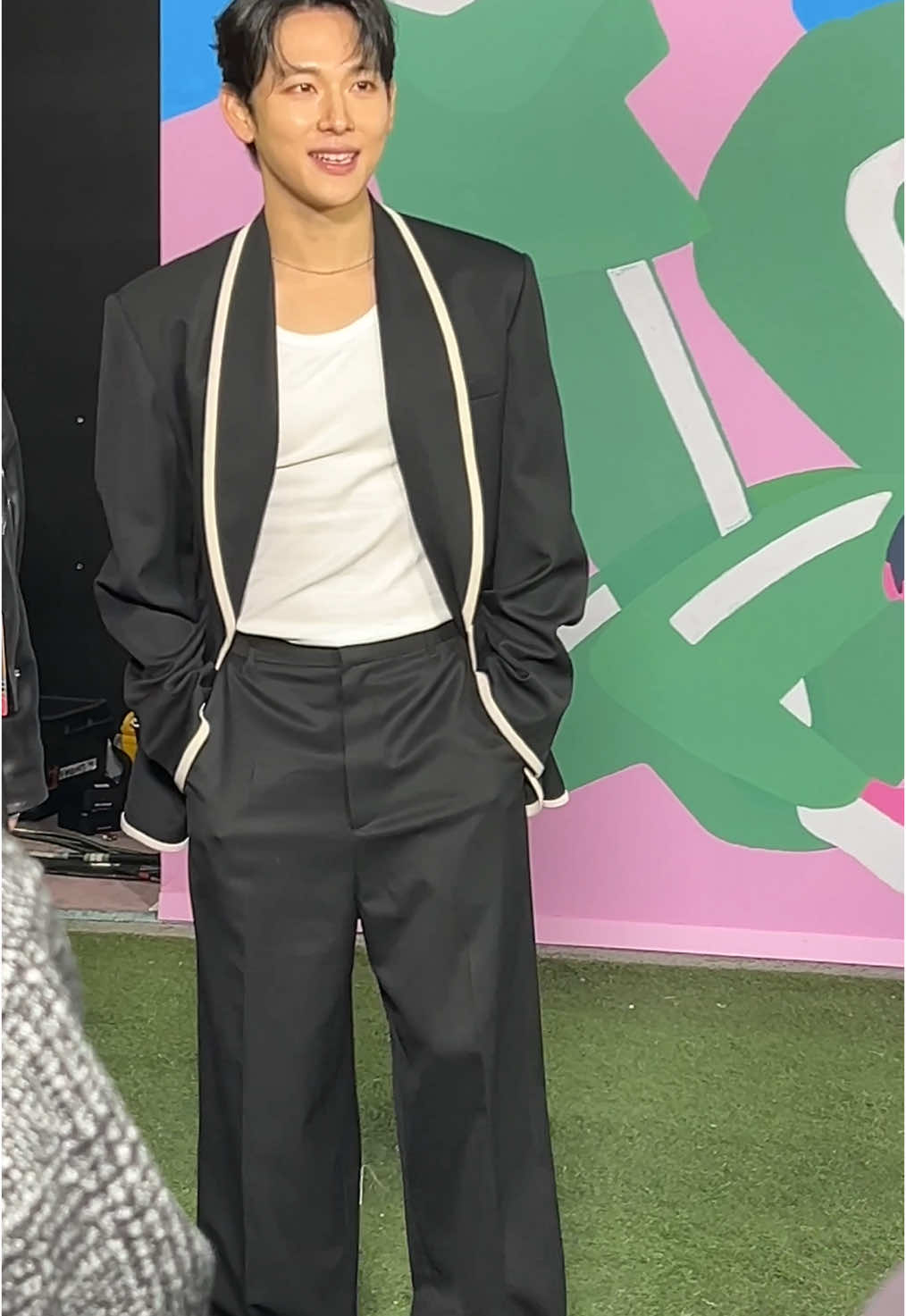 Im Si-wan at the premiere of Squid Game 2 in Los Angeles. Im Si-wan is a South Korean actor and singer. He is a member of the South Korean boy band ZE:A and its sub-group ZE:A Five.  #squidgame #squidgame2 #netflix #imsiwan @Netflix @Squid Game Netflix #seriesnetflix #tvseriestok #trending #fyp 