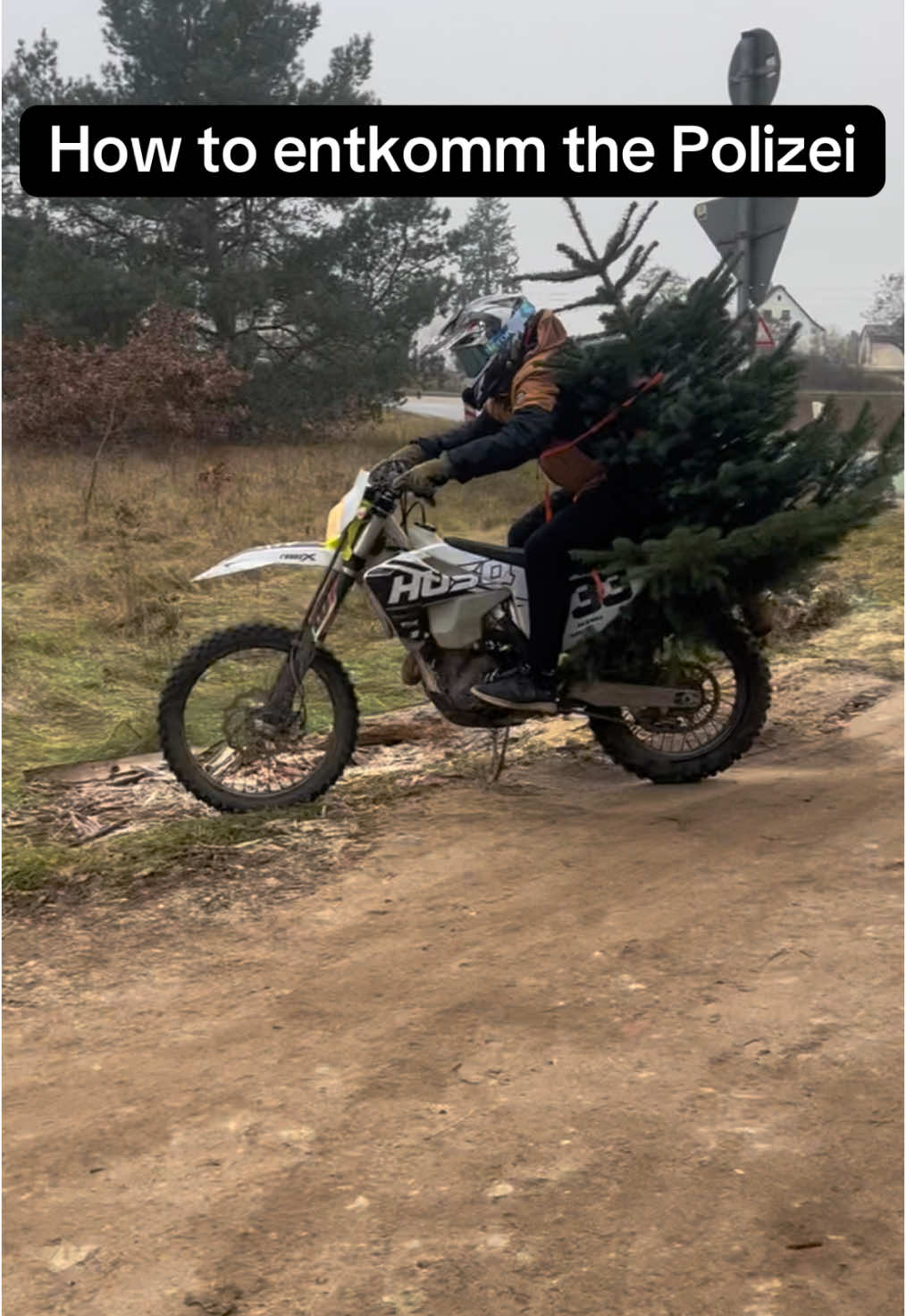 Das wichtige ist, dass du eine Frau hast die deine Ideen fühlt 😂 #polizei #supermoto #enduro #weihnachten #2025 