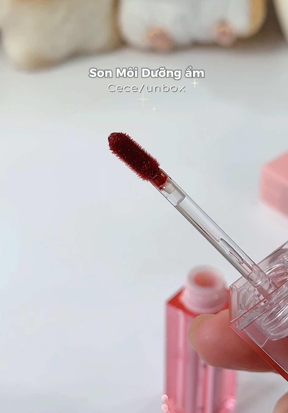 Son 👈👈👈#xuhuongtiktok #unboxingvideo #xuhuong2024 #vairal #viralvideo #trendingvideo #trending #son #sonmoi #sonbong #skincare 