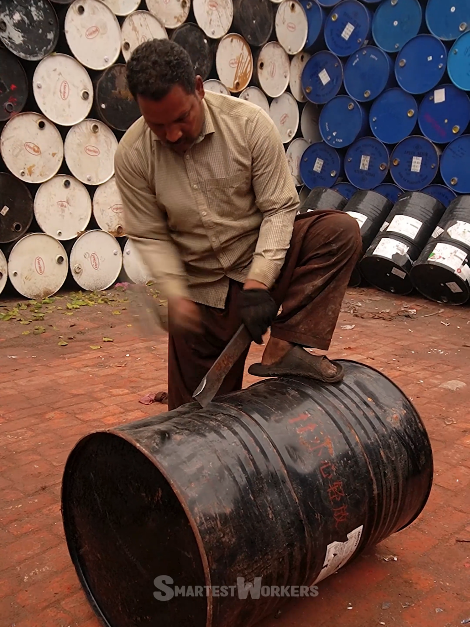 Cutting Metal Drums for Recycling #smartestworkers