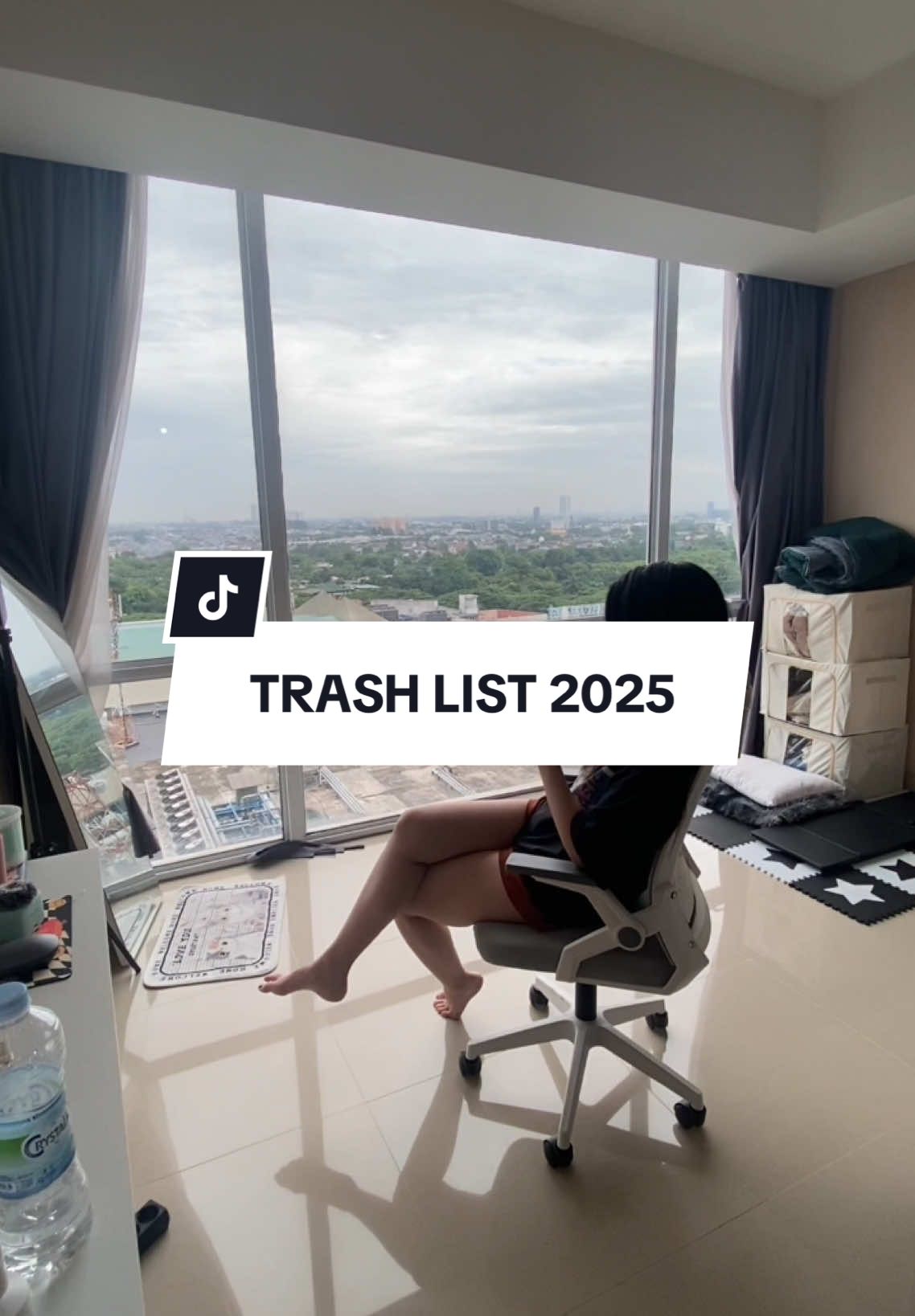 BUCKET LIST 2025 ❌ TRASH LIST 2025 ✅ new year new me!! bukan cuma asal bikin bucket list ya, bikin trash list juga untuk kelakuan yang mau di buang 🙃 anw, biar toilet tetep clean always pake fresh flush biru biru nya si @Home Guard Indonesia 