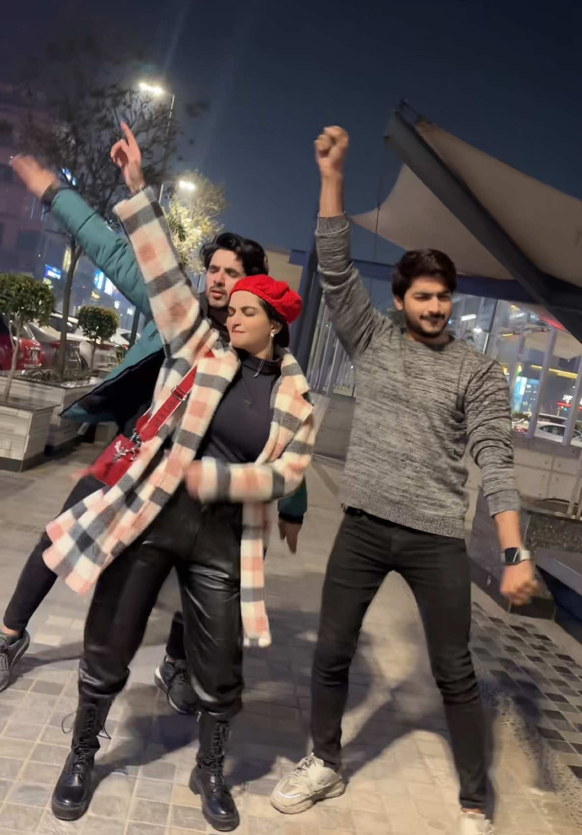 Only check umair’s Dance 😝😅 @Umair Chaudhry @Warda Malik #foryou #ranaalifam #fypシ #friendshipforever❤️ #funny #newyear 