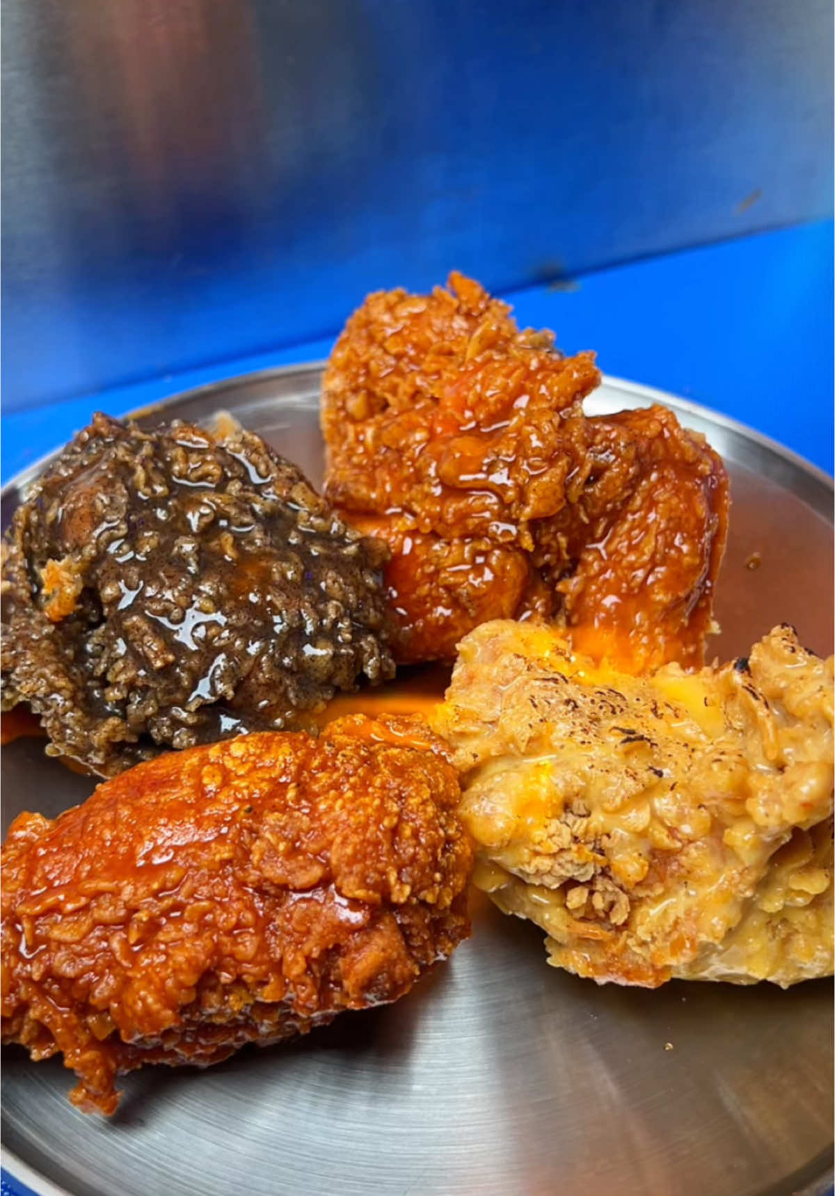 BURUAN MUMPUNG LAGI ADA PROMO OPENING BUY 2 GET 1... seriusss ayam gorengnya enak banget yg sekarangggg.... cusss lah cobainnnn ✨ buat yg nanyain menu mie nyonyornya masih ada kokkk  📍Baba's Chicken, Ruko Marbella 2  ⏰ 09.00-23.00 💰 paket ayam goreng + nasi 18-20 rb, ayak goreng satuan 15 rb, burger 23-26 rb, chicken loaded 40 rb, nasi ayam guling 35 rb, ayam guling utuh 70 rb #jelajahkuliner #jelajahbatam #batamfoodguide #foodvloggerbatam #kulinerbatam 