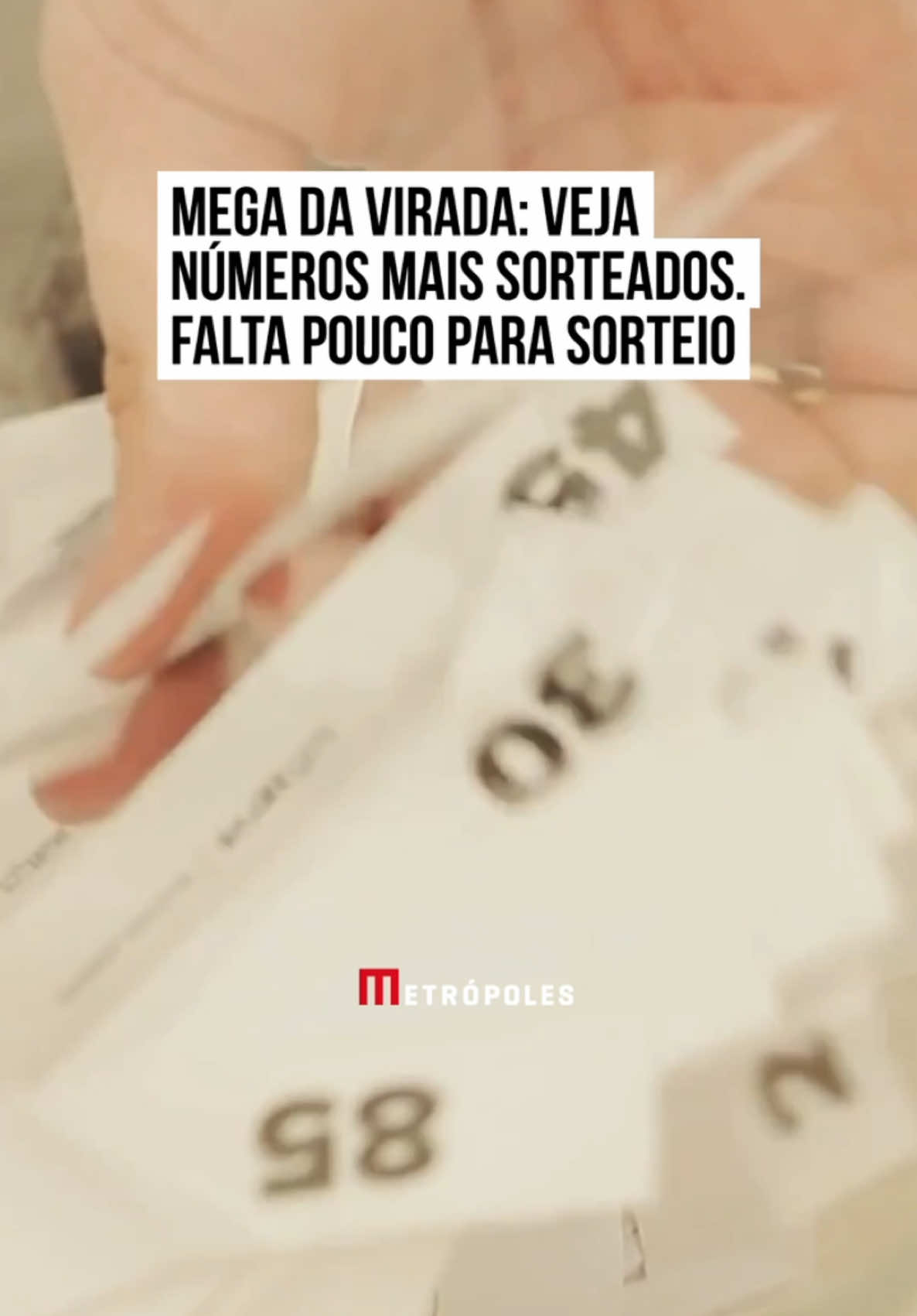 🍀🤞 O #sorteio da #MegadaVirada, que ocorre a partir das 20h de 31 de dezembro, terá o maior prêmio da história, de R$ 600 #milhões. É uma chance única de ganho, pois, diferentemente da Mega-Sena tradicional, o prêmio não acumula. O primeiro sorteio especial da Mega da Virada ocorreu em 2009. Desde a primeira edição, 121 apostas ganharam o prêmio milionário. 📍 Segundo a Caixa Econômica Federal, os números que mais saíram foram: 10 (5 vezes); 05 – 33 (4 vezes); 03 – 20 – 34 – 36 – 58 – 41 – 56 (3 vezes); e 02 – 04 – 11 – 12 – 17 – 18 – 22 – 32 -35 – 37 – 38 – 40 – 42 – 46 – 51 – 53 (2 vezes). A Caixa esclarece que não é possível estimar ou prever qualquer resultado, já que todos os números têm a mesma chance de serem sorteados. #tiktoknotícias