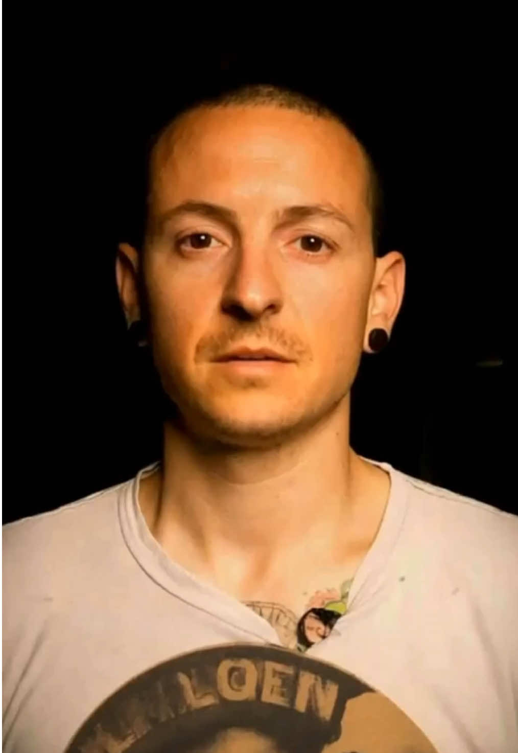 Честер поздравляет с днем рождения 🥺 #linkinpark #честер #честербеннингтон 