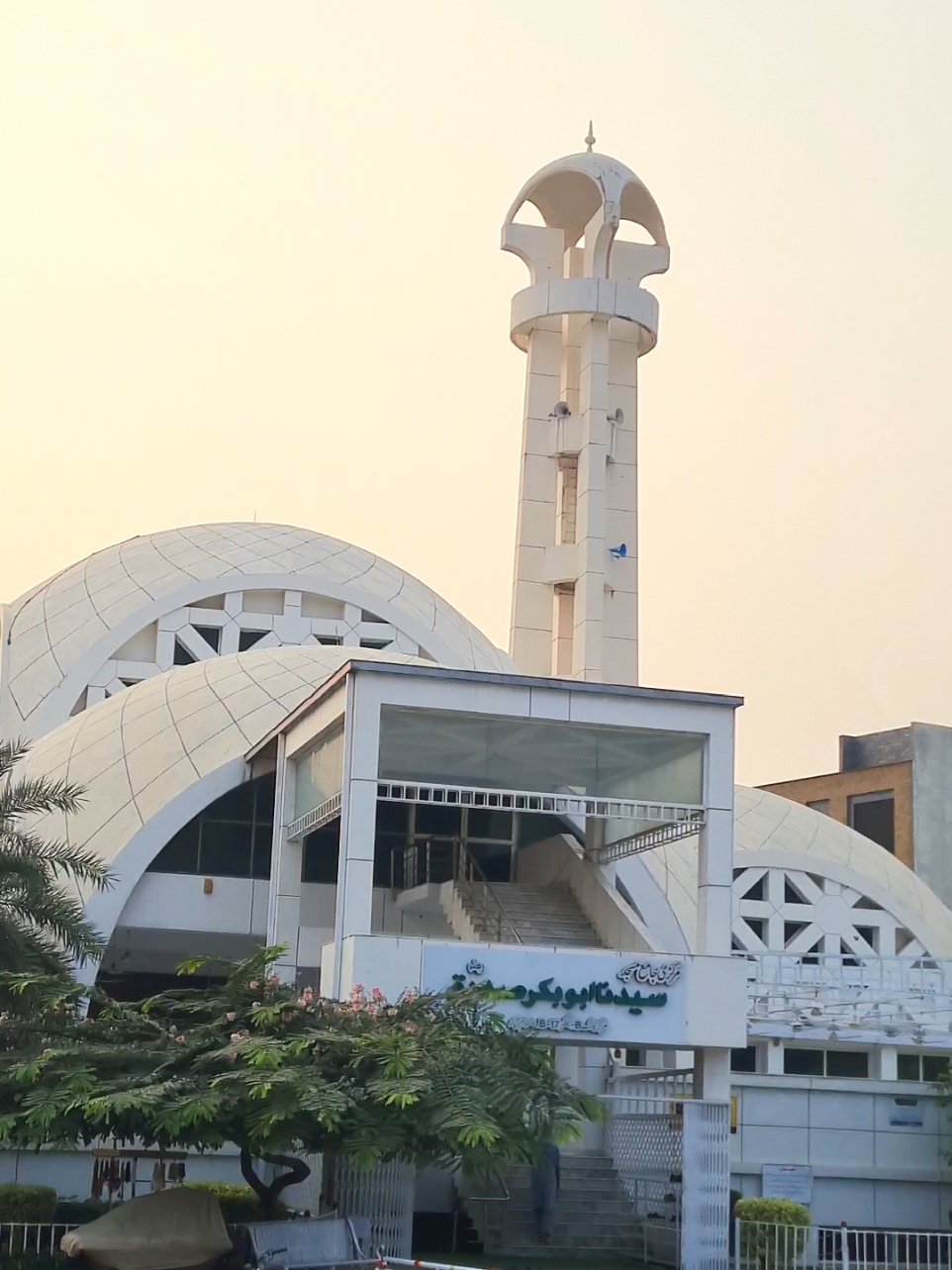 Mosque of B17islamabad located in B main markaz . follow for more . #multigardens #islamabadlover #b17islamabad #b17_beauty_of_islamabad #b17love 