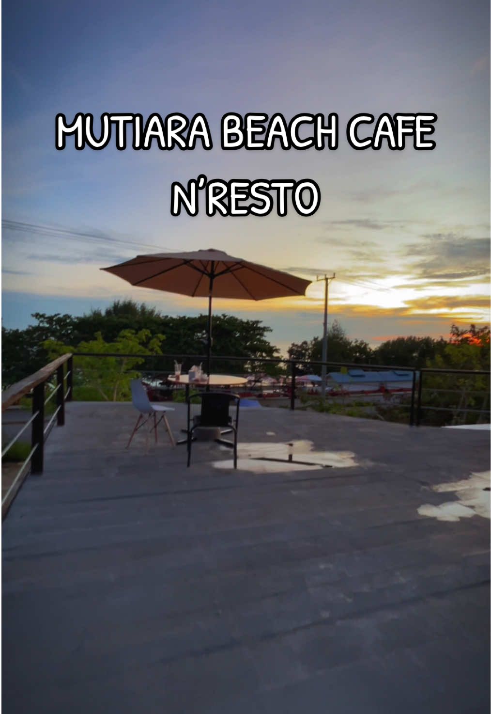 Pesona Mutiara Beach Cafe N’Resto yang ada di Pantai Mutiara 📍Pantai Mutiara, Gumanano, Kab. Buton Tengah  #sunset #pantai #mutiarabeach #gumanano #butontengahpride🏝⚡ #centralbutonregency #traveltiktok #pesonaindonesia #wonderfullindonesia #traveling #healing 