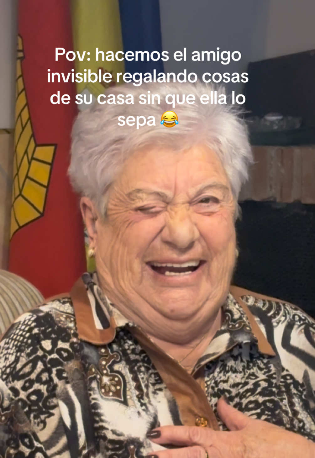 😂😂 #amigoinvisible #abuelasdetiktok #abuela #casa #parati #viral #paratiiiiiiiiiiiiiiiiiiiiiiiiiiiiiii #navidad #amigo #invisible #regalos 