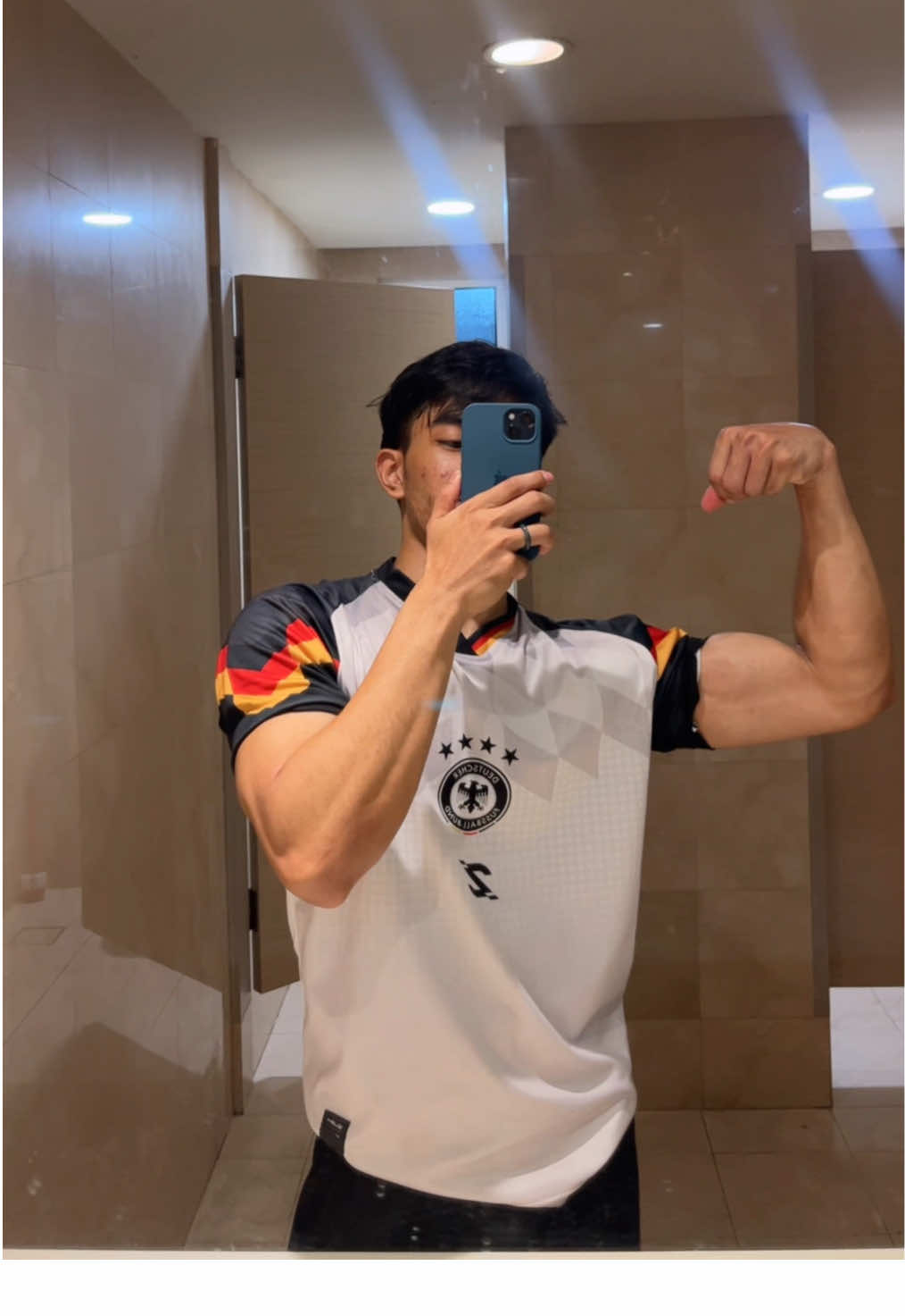 flex my smol bicep #bicep #gym 