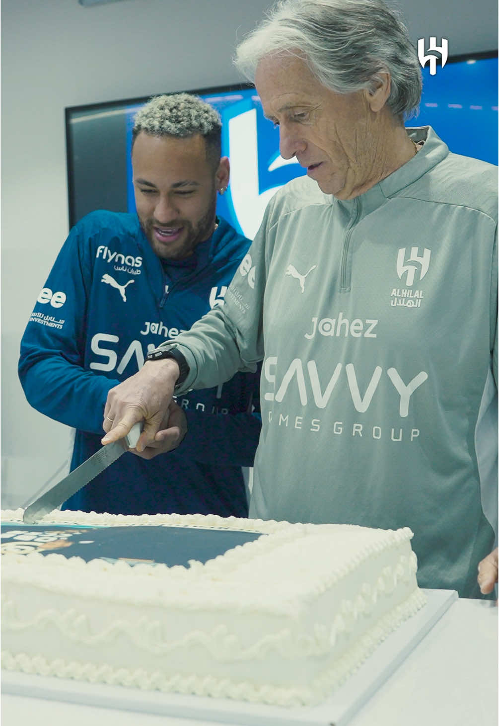 #AlHilal family celebrates the awards of Jesus and Neymar 💙🎂 #AlHilal #tiktok #sportsontiktok 