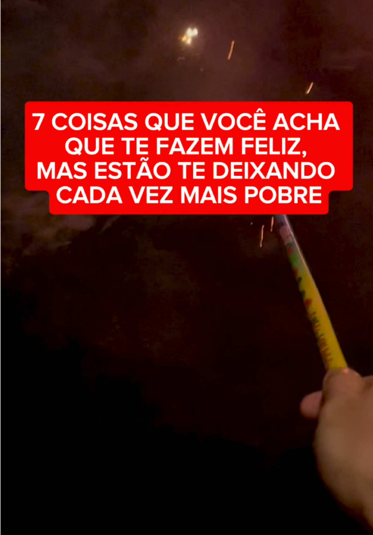 1️⃣ Comprar para compensar um dia ruim: Aquela “recompensa” por impulso, como roupas ou eletrônicos, vira dívida no cartão sem perceber. 2️⃣ Festas e baladas todo fim de semana: Você gasta em ingressos, bebidas e transporte, e não percebe o impacto no orçamento, só no outro dia for somar o gastou. 3️⃣ Trocar de celular por status: Pagar caro por um modelo novo não muda sua vida, mas esvazia sua conta. 4️⃣ Assinaturas que você mal usa: Pagar Netflix, Spotify, academia e outros sem usar o suficiente é jogar dinheiro fora. 5️⃣ Financiamentos longos para carro ou moto: Você acha que é liberdade, mas os juros altos te deixam preso por anos, carro ou moto perde um pouco valor a cada anos se passa. 6️⃣ Comida fora de casa todo dia: Parece prático, mas o custo diário se acumula e drena suas finanças. 7️⃣ Roupas e acessórios de marca: Comprar por aparência, não por necessidade, faz você parecer rico enquanto fica mais pobre. O primeiro passo é admitir que isso não é vida e se inconformar, buscar alternativas como renda extra através da prestação de serviços ou venda de produtos e seguir @EUSOUPABLOMOREIRA