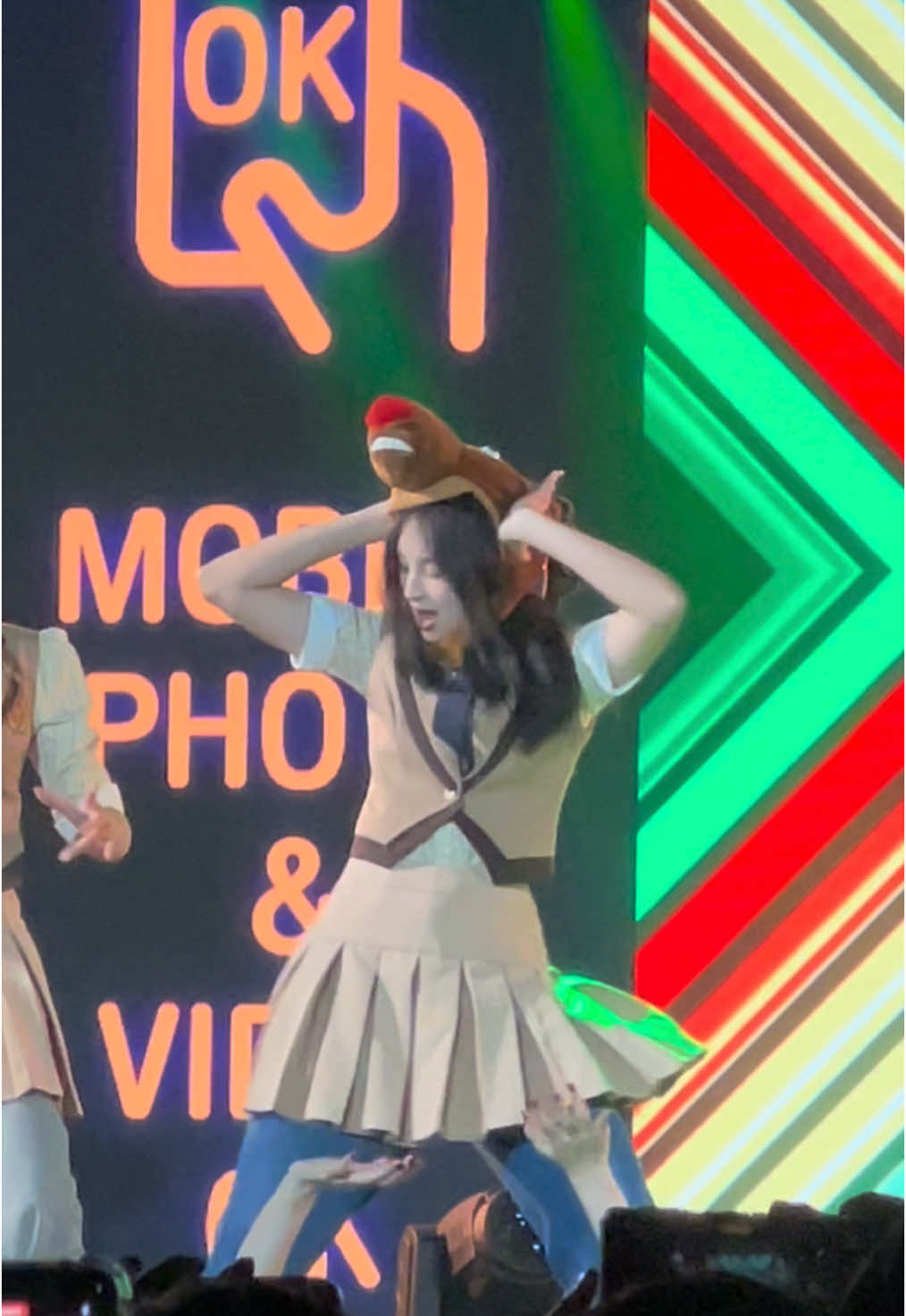 นี่แหละยุคใหม่ของBIII  >> JanryBNK48 fancam : BNK48 team BIII Stage 