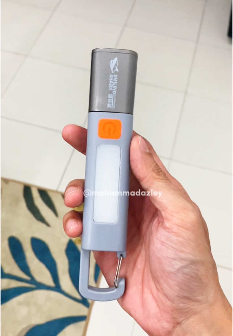 HARGA RM8 JER ‼️‼️ Lampu torchlight terang yang boleh guna dalam kecemasan, pergi camping, rumah blackout & sebagainya. Lampu boleh charge & senang bawa kemana sahaja 🔥🔥 #torchlight #led #light #lampu #lampusuluh 