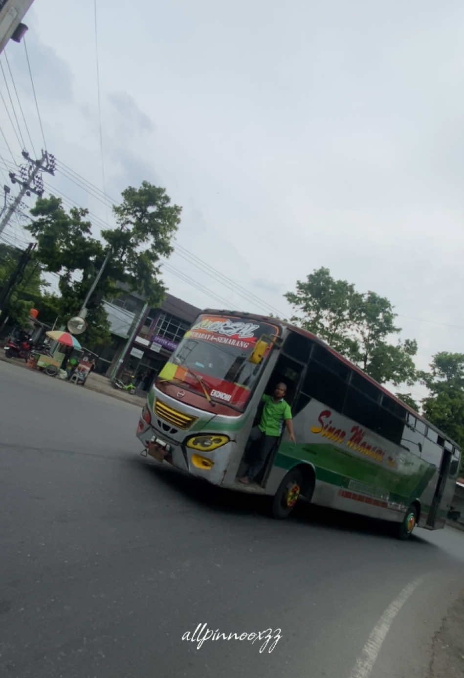 pembalap pantura🤩 #sinarmandirimulia #morsal #rembangraceway #rembangbuslovers #ngoyodbus #storybus #busakap #fyp #fypシ #xyzbca #xzycba #beranda 