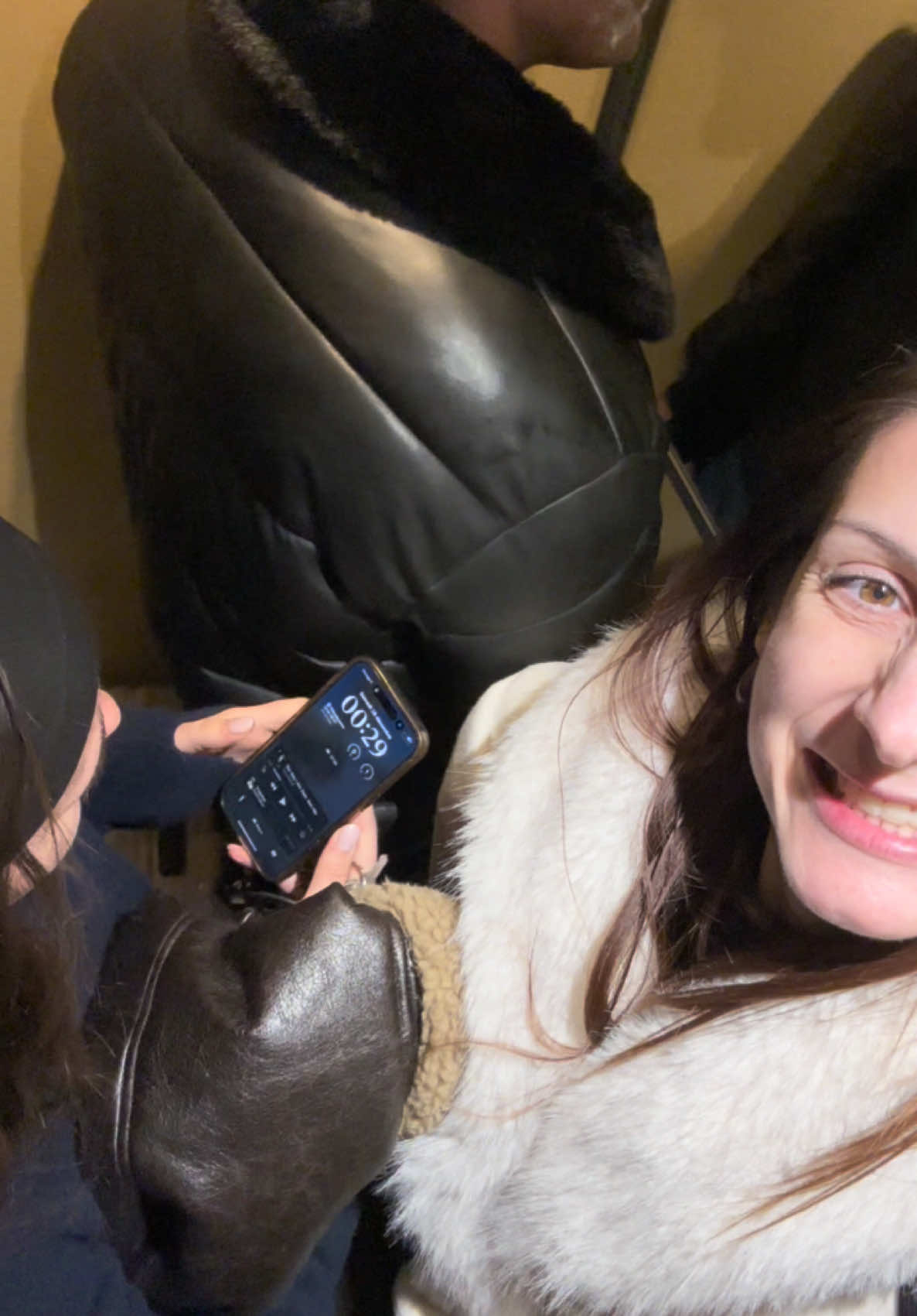 Merci tata Garouche !  @Garance Duchemin notre sauveuse !  Alléluia !  #familytime #karma #storytime #galere #frereetsoeur #train #paris #lesduchemins #oups 