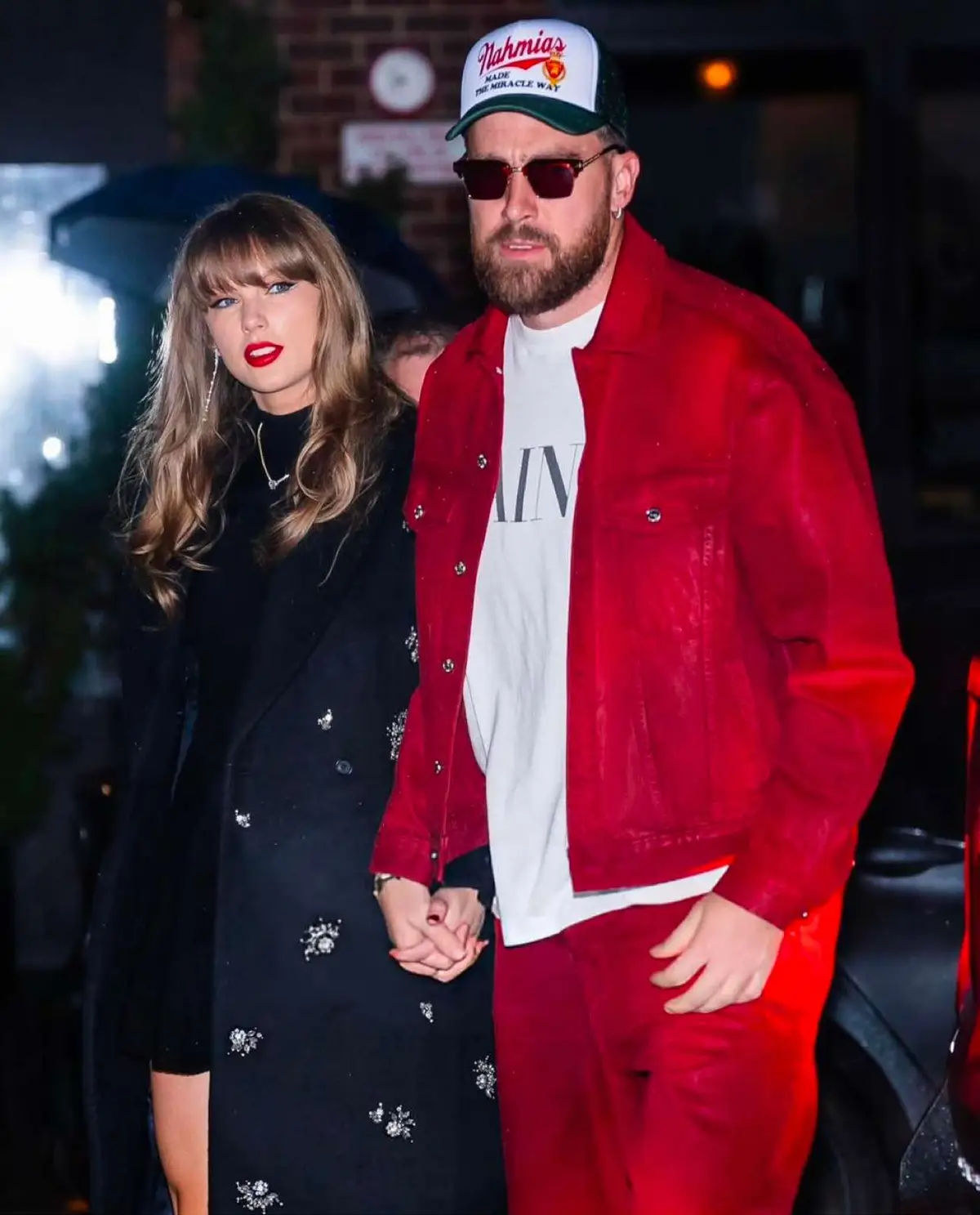 The worlds favourite couple they are so perfect together💕⭐️💕⭐️💕#taylorswift #traviskelce #swifttok #certifiedswiftie #jasonkelce #kyliekelce #donnakelce #edkelche #swiftieforever #erastourtaylorswift #kansascitychiefs⭐️⭐️🏈 #newheightspodcast #swiftmas ⭐️💕⭐️💕