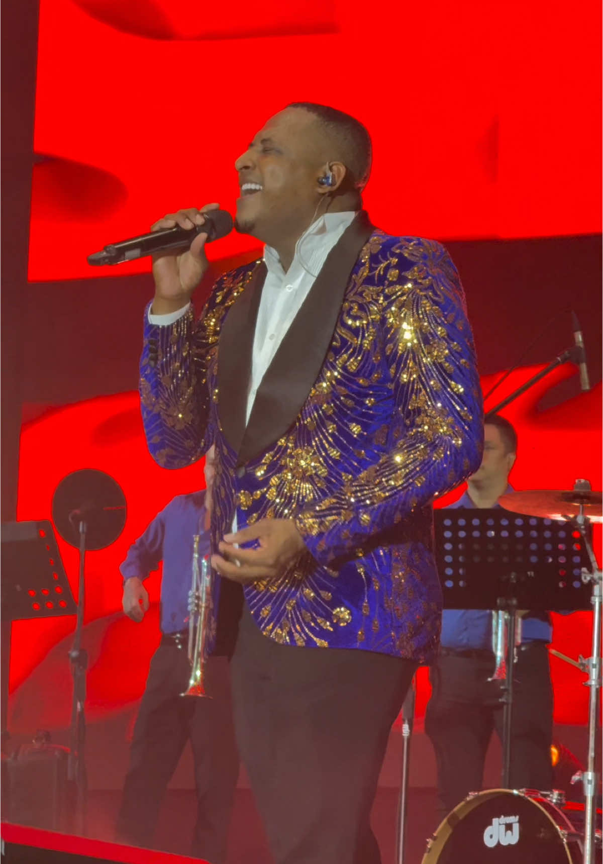 Una parte de nuestro show en la feria de Cali #MujerdeCarneYhueso @Guayacan #salsa 