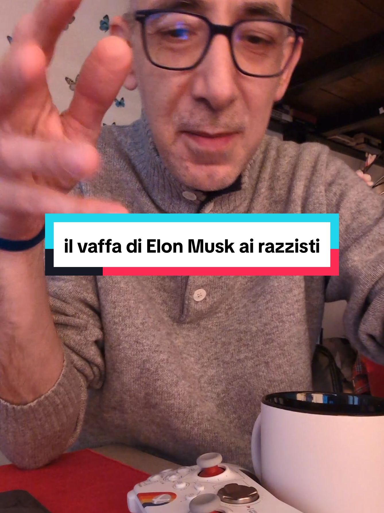 #ColazioneconCapone 👏 Interessante cambio di rotta per il numero uno di Tesla e SpaceX, che sul visto H-1B ricorda ai suprematisti bianchi che l'America è stata costruita sulle schiene degli immigrati. E lo è tutt'ora. Donald Trump gli va ovviamente dietro, facendo tremare quelli che l'hanno votato: non è che stanno diventando w o k €? E adesso che fanno i trumpiani italiani? Mannaggia, resta solo Putin #factchecking 