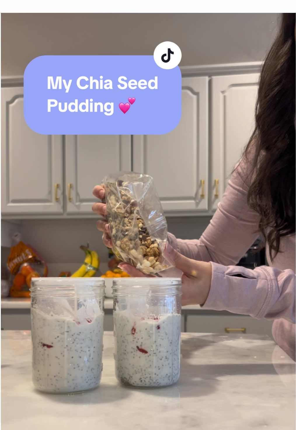 Chia seed pudding is my go to during the week and my daughter loves it too. U get so full for a long time off these 💕 Try it and let me know what u think! 😊 #chiaseeds #chiaseedpudding #grabandgobreakfast #breakfastideas #breakfastrecipes #breakfastrecipe #snackideas #snackrecipe #workbreakfast #kitchenmusthaves 