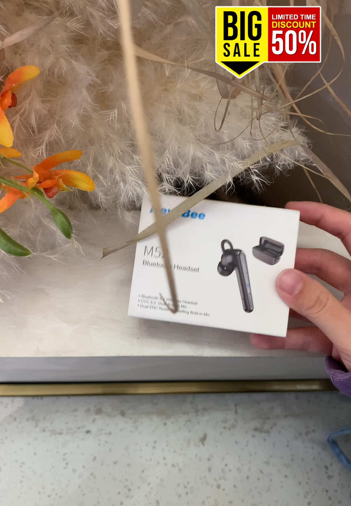 Looking a headset that all day comfort? Try this #newbee M52! ##earbuds #headphone #noisecanceling #trucker #drivers #business #TikTokShopHolidayHaul #ElectronicsWeek #oldtruck #creatorsearchinsights #ShopVideoCarnival #TikTokShopYearEndSale #creatorsearchinsights 