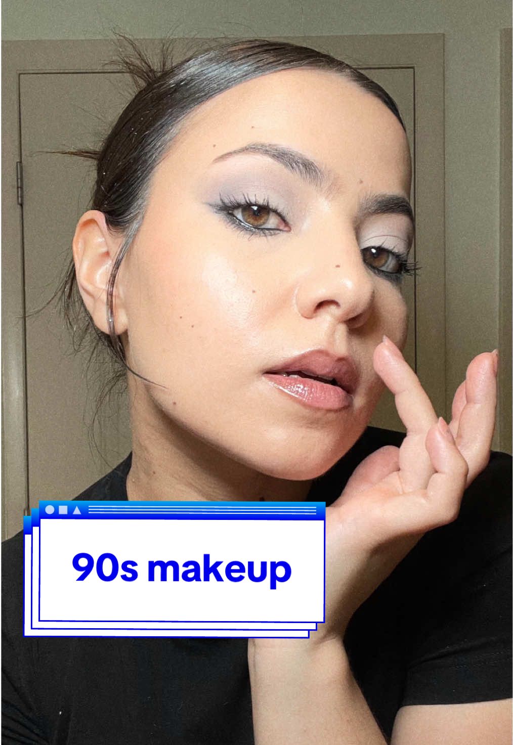 I tried doing my makeup according to the year I was born (1995) and I loved it, this might be one of my go-to’s now 🩶 perfect to make hazel-green eyes POP! #90smakeup #90smodelmakeup #90smakeuplook #makeuptutorial #greyeyeshadow #neutralmakeup #neutraleyeshadow #makeupbymario #eyeshadowtutorial #eyeshadowlook #eyeshadowpalette  @makeupbymario 