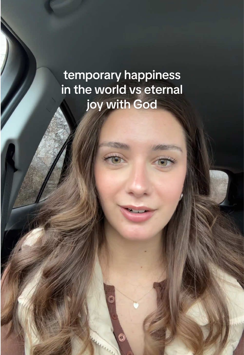 the joy that comes with giving your life to Christ fully is unlike any other feeling. He knows what’s best for us instead of all of the temporary happiness the world provides. praying this reaches who needs to hear it 💌 #joyofthelord #trustinthelord #godsplan #trustingod #godswill #heartbreak #waitingseason #praisegod #godsisgood #christiangirl #livingforchrist 