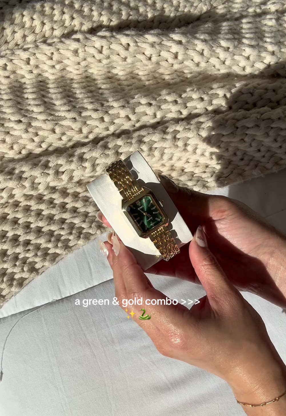 My favorite color pairing ✨🐍 #goldjewelry #goldwatch #goldjewelryaesthetic #wristwatch 