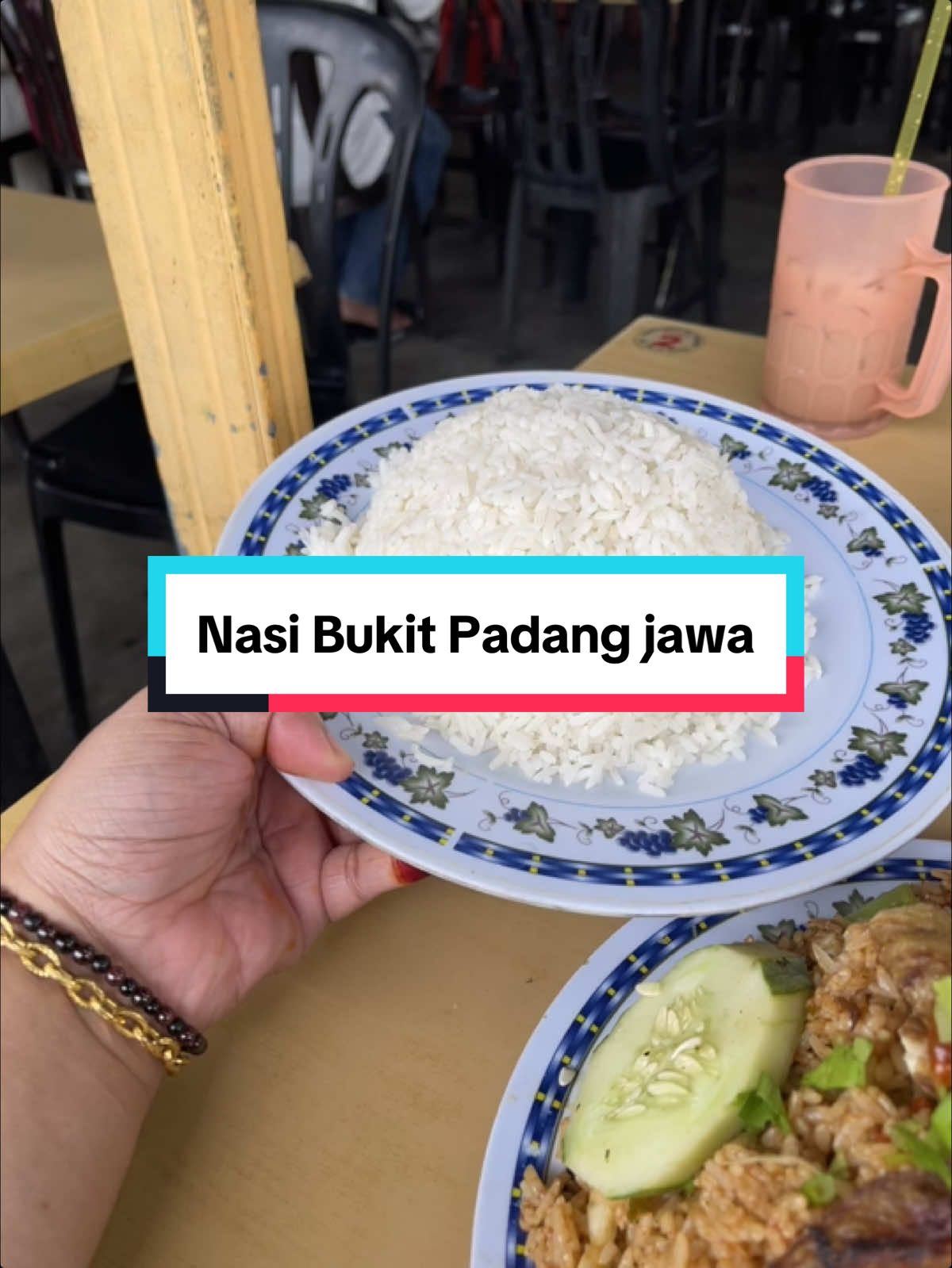 Malas nk edit..enjoy je la eh..asyik fyp je nasi bukit ni..ramai yg mention suh gi sbb aku kuat makan..akhirnye sampai🤭🤭#nasibukitpadangjawa #viral 