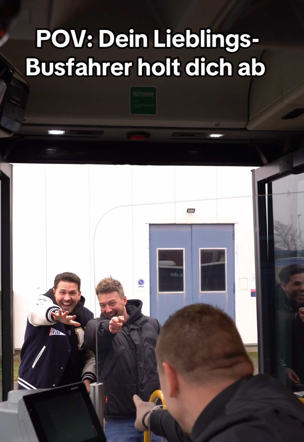 Der 4-1-5 Gruß ist halt auch einfach ne Lebenseinstellung 🤝🤚 #gruss #busfahrer #415 