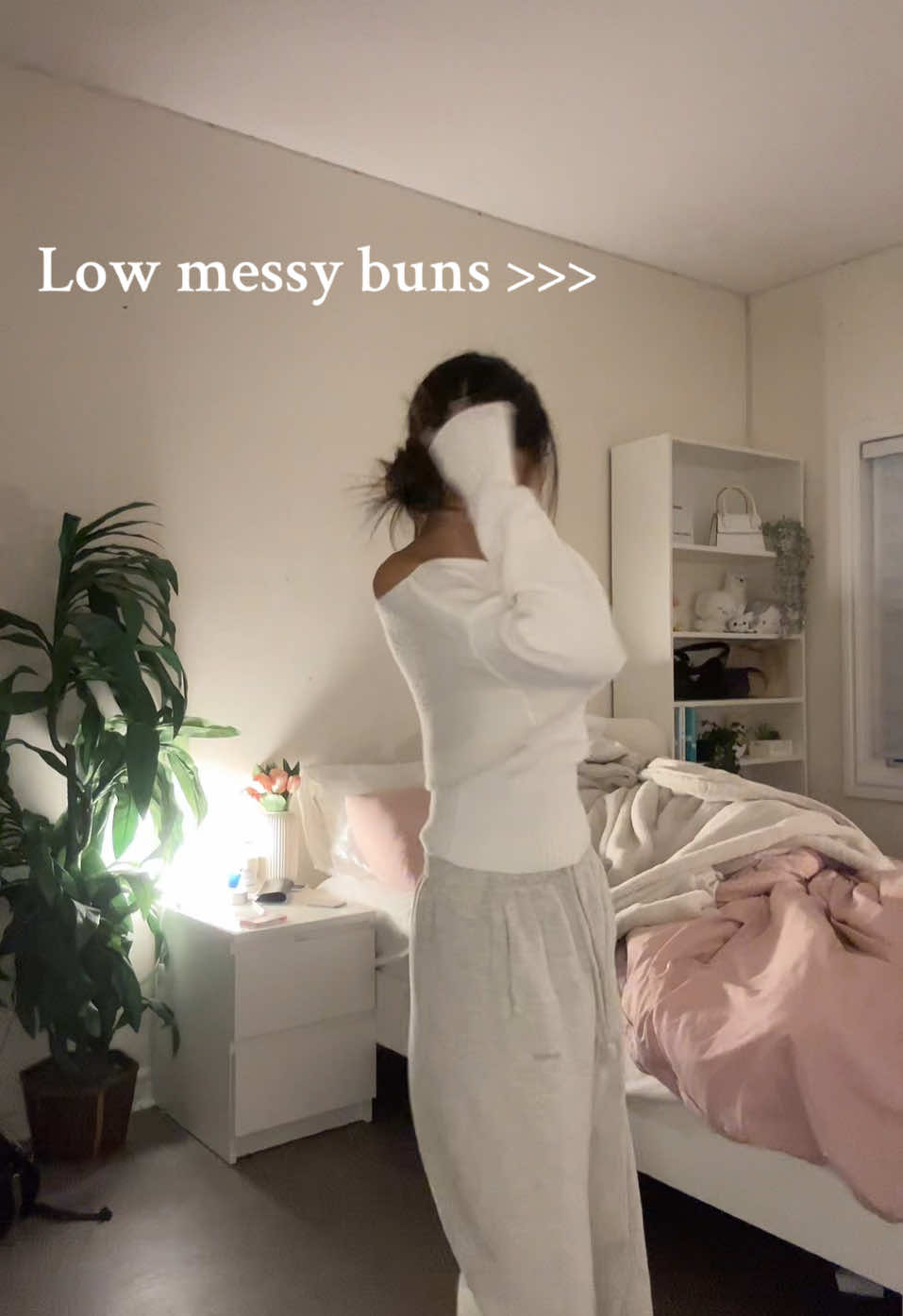like I love a messy but cute hairstyle!! Tut? #fyp #foryoupage #foryou #lowmessybuns #cutehairstyles #forthegirlies #creatorsearchinsights #viral #trending #blowthisup #OOTD 