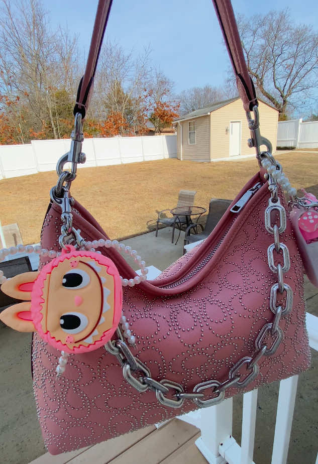 @Coach🎀 #bagoftheday #coach #coachbag #laurelshoulderbag #coachoutlet #bagtok #purse #ootdinspo #labubu #bagcharms #bagcharm #pink #girlythings #pinkbows #couquette #fyp #foryoupage 