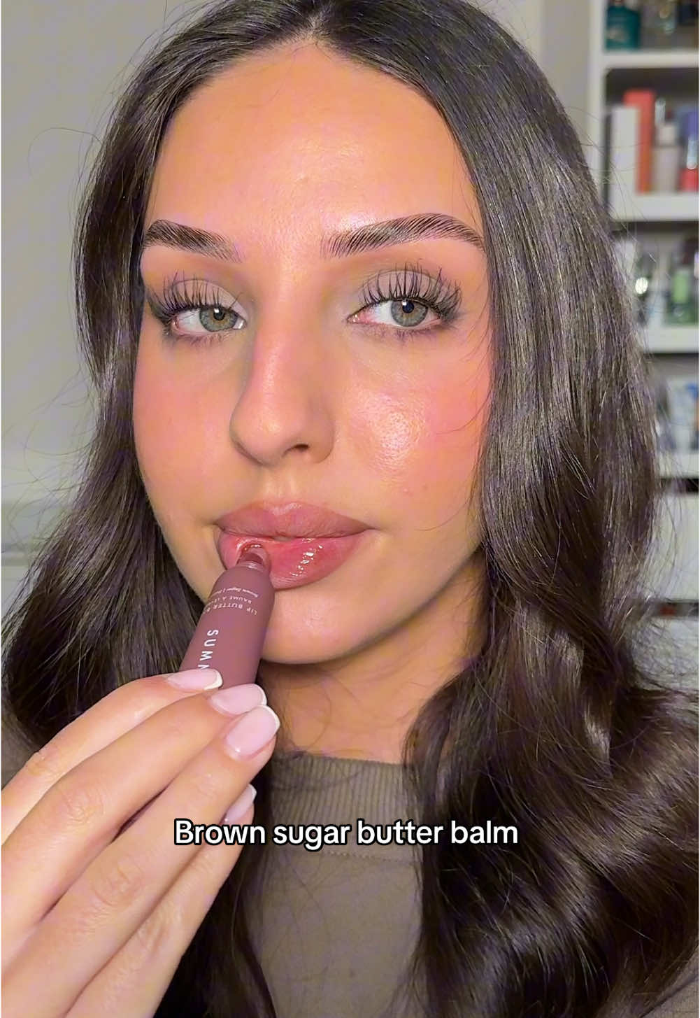 Brown sugar butter balm is one of my favesss from @Summer Fridays #lipbalm #butterbalm #brownsugar #lipgloss #skincare #makeup 