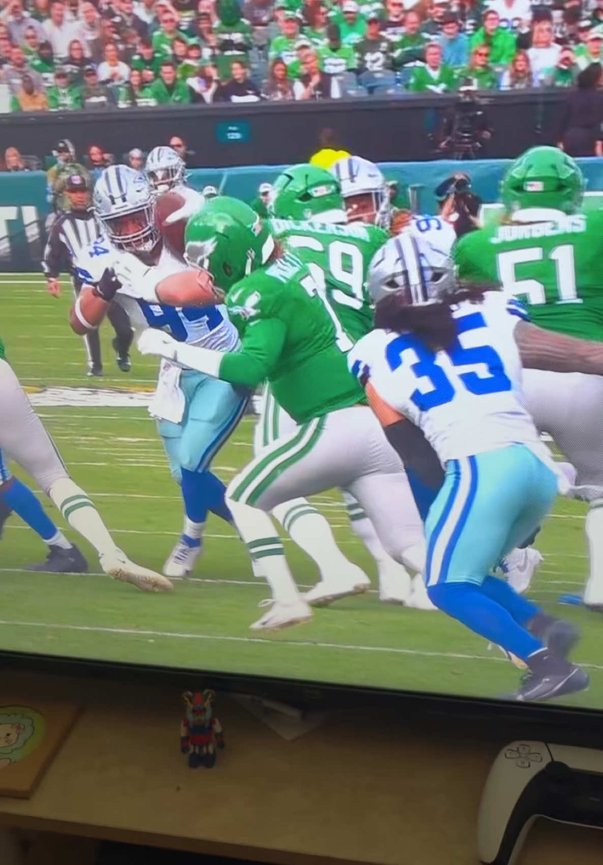 Wtf was that 😂 #nfl #eagles #eaglesfootball #eaglesvscowboys #cowboysnation #cowboysfootball #kennypickett #saquonbarkley #ajbrown #fypシ゚viral 