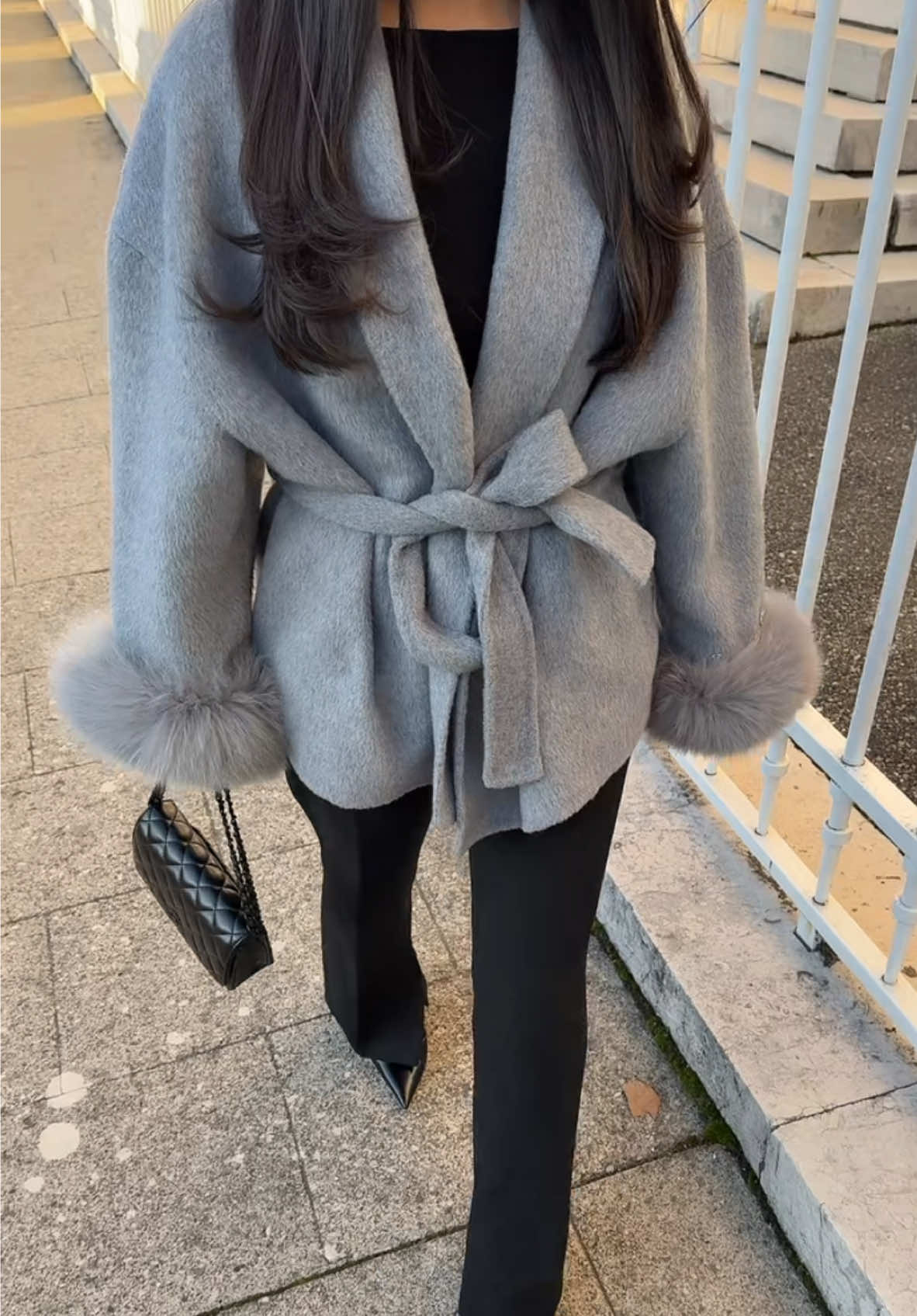 Manteau gris à fourrure | Felicieparis.com