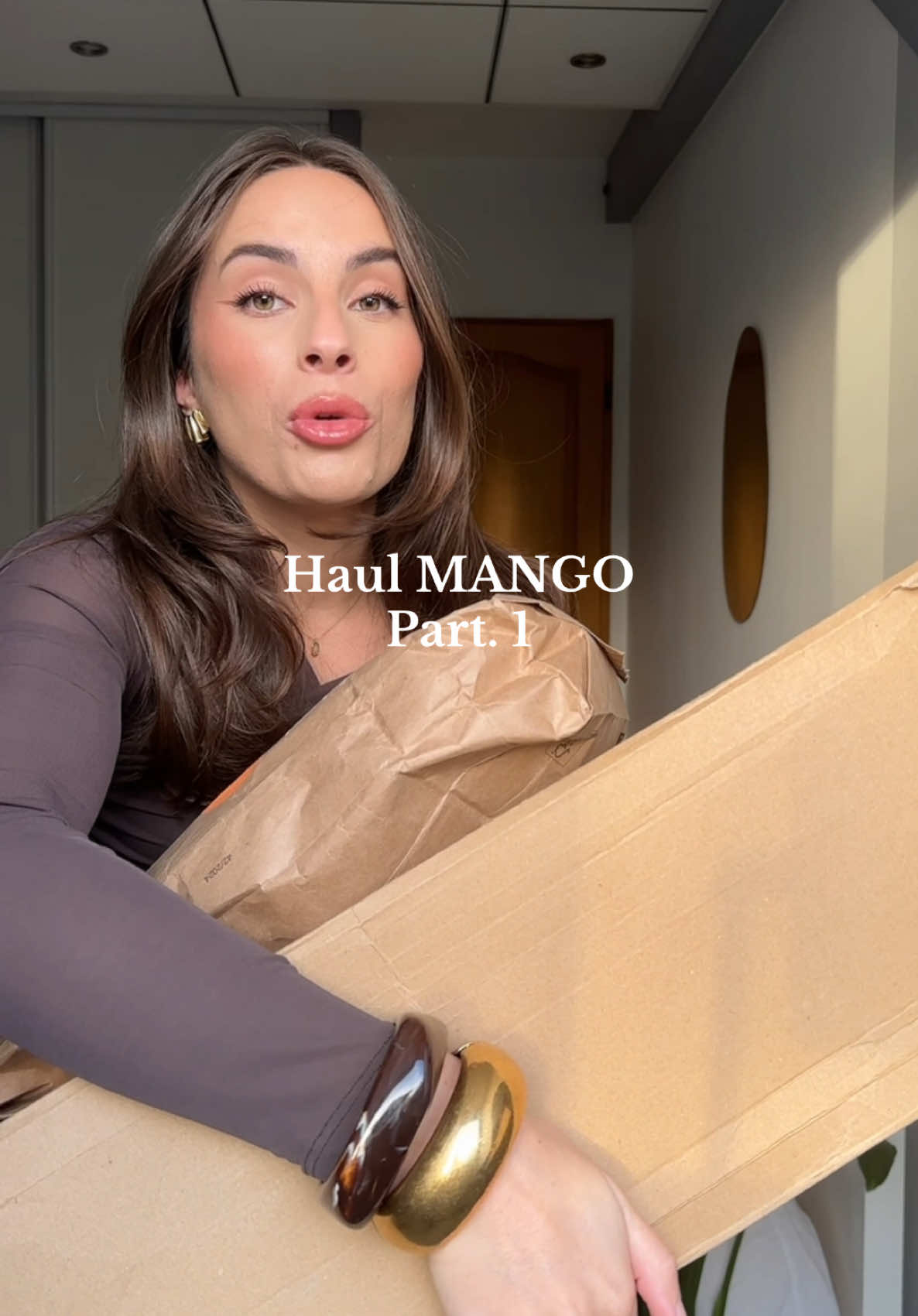 Partie 1 Haul @Mango shoppé sur @Zalando !! Je vous montre les tops + pantalons tailleurs dans une partie 2 👀 Liens dans ma bio sous mon LTK 🫶🏻 #mango #haul #haultryon #manteaux #zalando #zalandostyle #mangomood #marron #fyp #fashiontiktok 