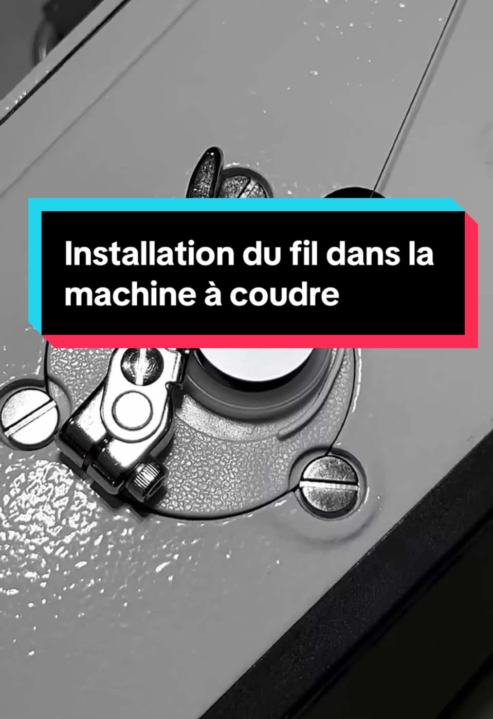 Installation du fil dans la machine à coudre #machineacoudre #couture #aiguille #couturedebutant #sewingmachine #swing #sewingproject 