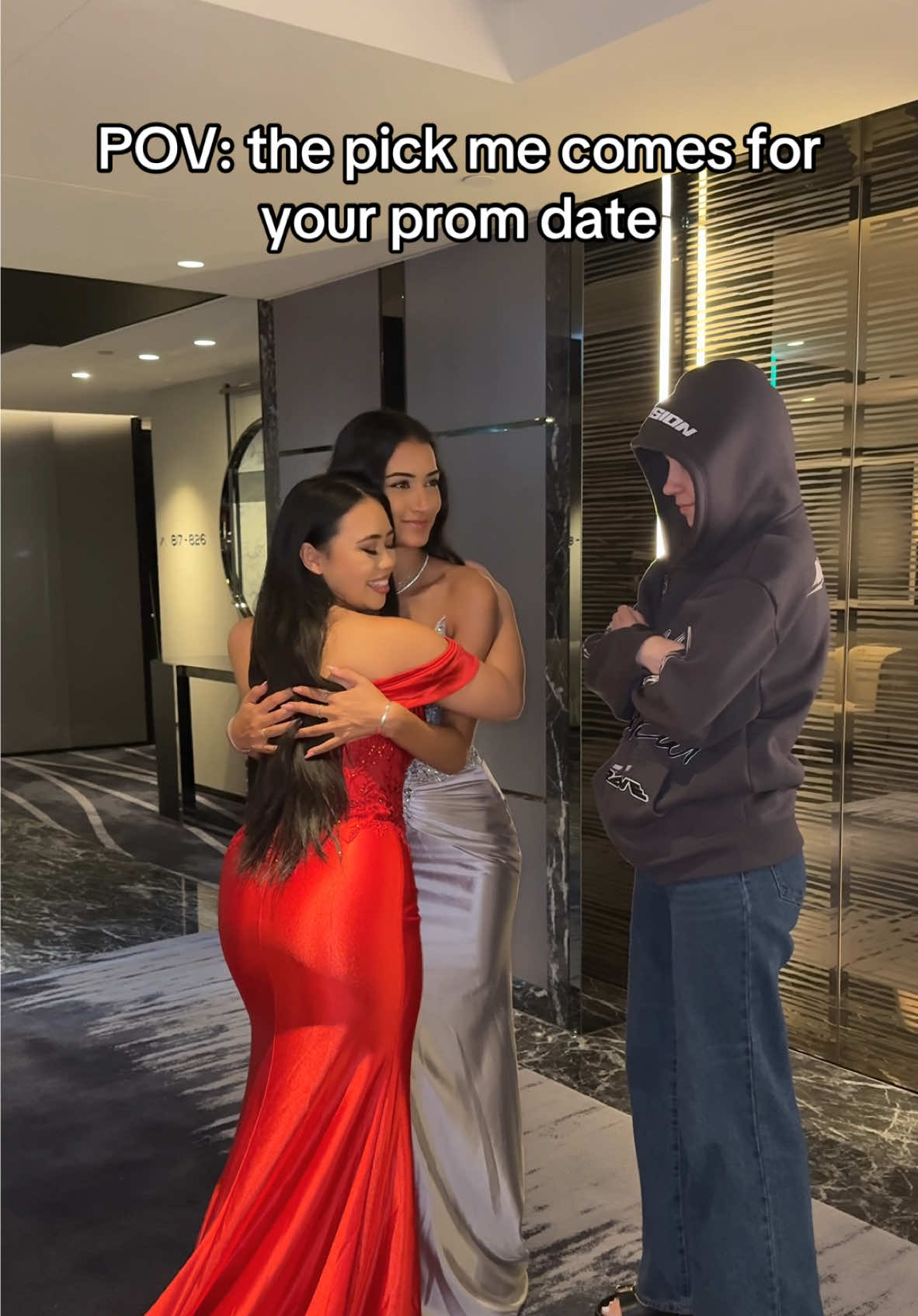 What would you do? 👀 IB: @AURA #prom #formal #promcheck #promdress #fashion #formaldress #dressshopping #dresses 