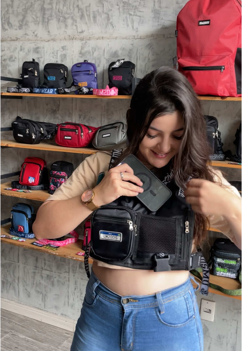 Bag Colete , ideal pra gravar conteúdos . Bolso especial pra colocar o celular 📱 