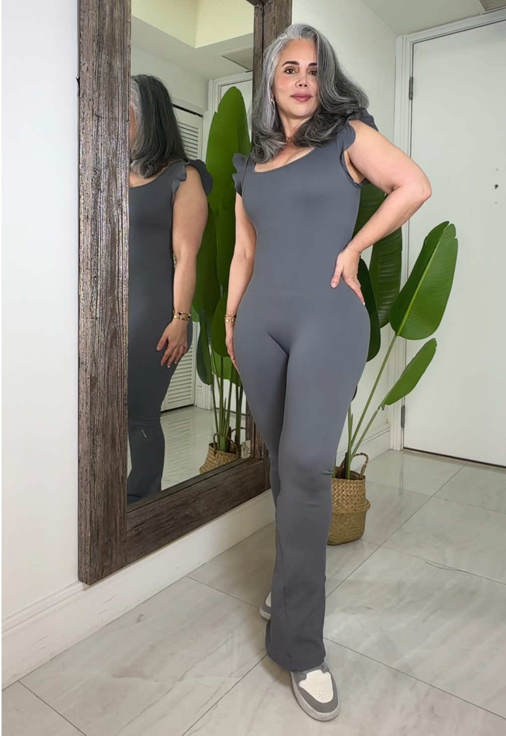 Si quieres verte y sentir te de una talla menos tienes que tener este jumpsuit fabricado en una tela que hace las veces de faja. #jumpsuit #shapewearjumpsuit #oqqjumpsuit #oqq #oqqfashion #oqq #fyp #sportswear @BILIUBOUTIQUE 