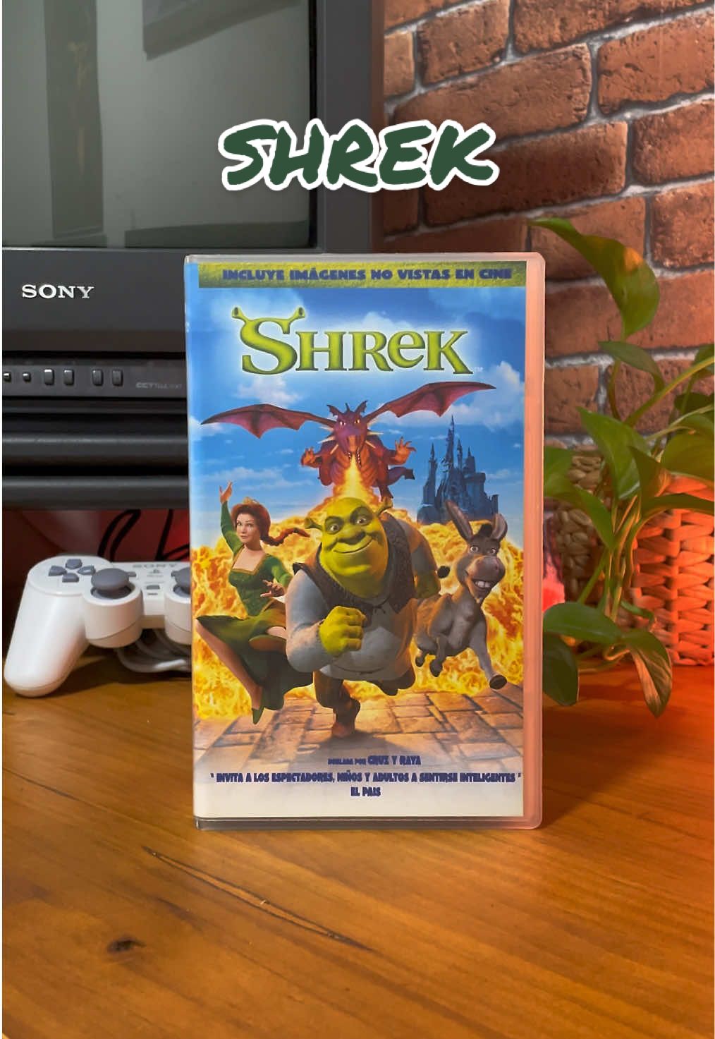 Shrek  #shrek #fiona #asno #lordfarquaad #dreamworks #animationfilm #oldfilm #oldfims #3dfilm #peliculasantiguas #retro #retrofilm #nostalgicfilm #vintagefilm #00s #00sfilm 