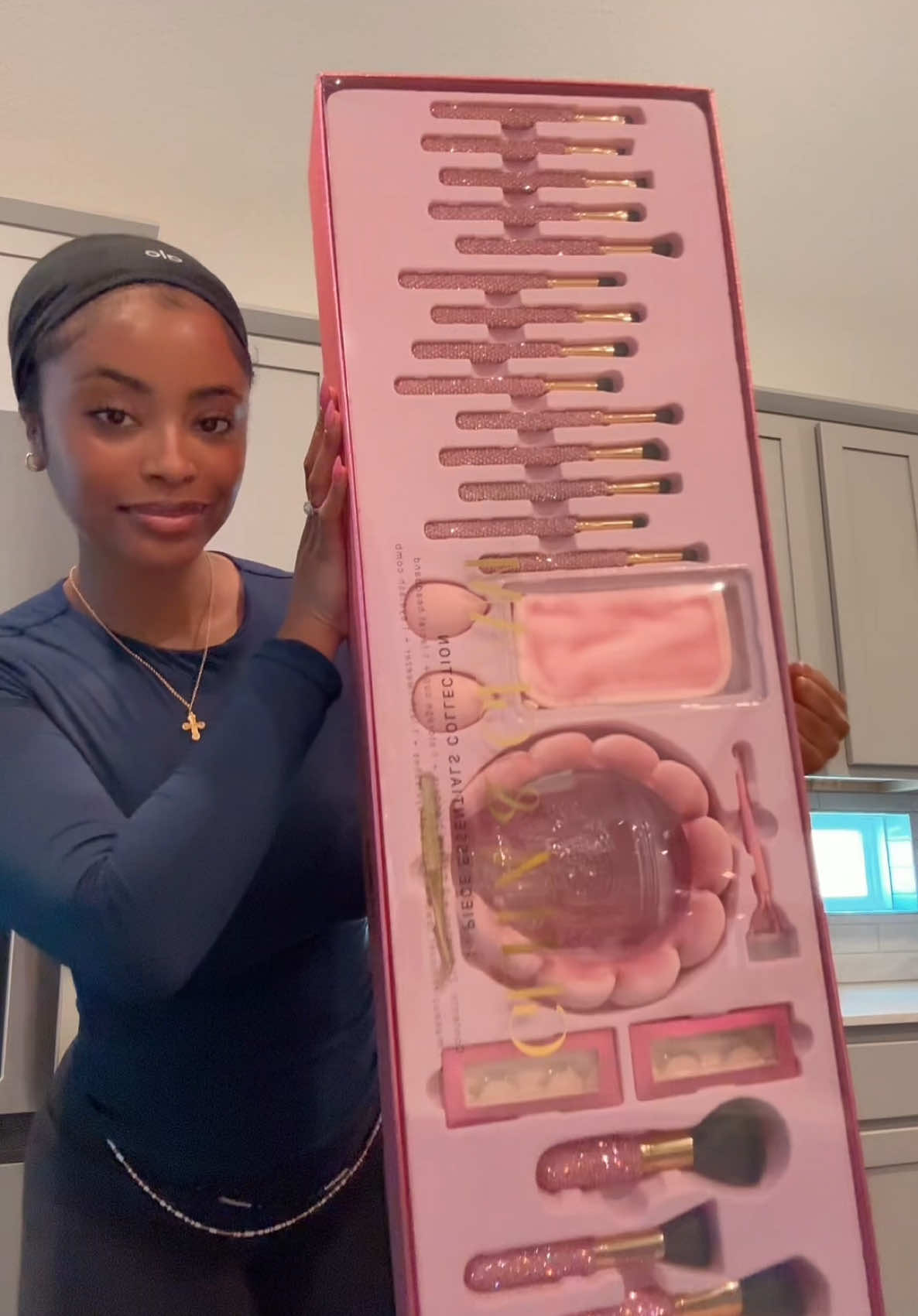 Better late than never 😂🫶🏽🫶🏽🫶🏽im really starting to love @TJ Maxx 😩 #glitzandglambrushes #tjmaxxfinds #tjmaxx #unboxing #blackgirlluxury #fyp #foryou #foryoupageofficiall #foryoupage 