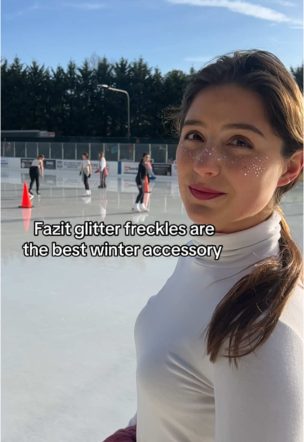 Fazit glitter freckles helps bring out the winter spirit ❄️  #snowflakes #snow #IceSkating #ice #glitternails #glitterfreckles #winterfashion #winteraccessories #winteractivities #beautyhacks #beautytrends #winterhair #winterhacks 