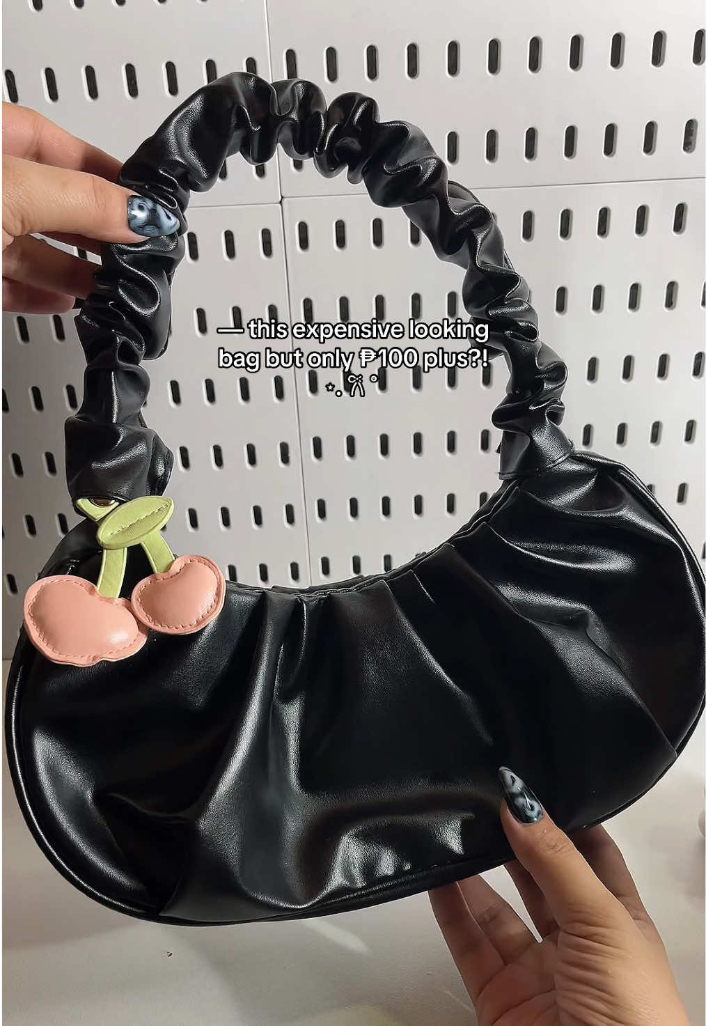 back on restock na po lahat ng colors of this trending bag! Buy na before ma-sold out ulit 🥺✨ #bag #bagforwomen #betaslingbag #bagtiktokshop #fyp #viral #trending 