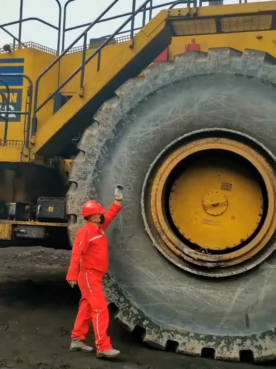 Biggest machines in the world #machines #tools #heavymachinery #professional 