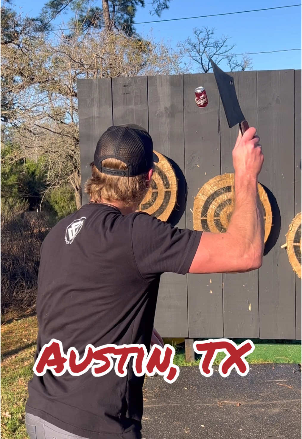 Goldi Lox’s Range in Austin, TX. 3-5 meters #onlycans #trickshots #knifethrowing #aluminati #fulltangclan #fyp #professional 