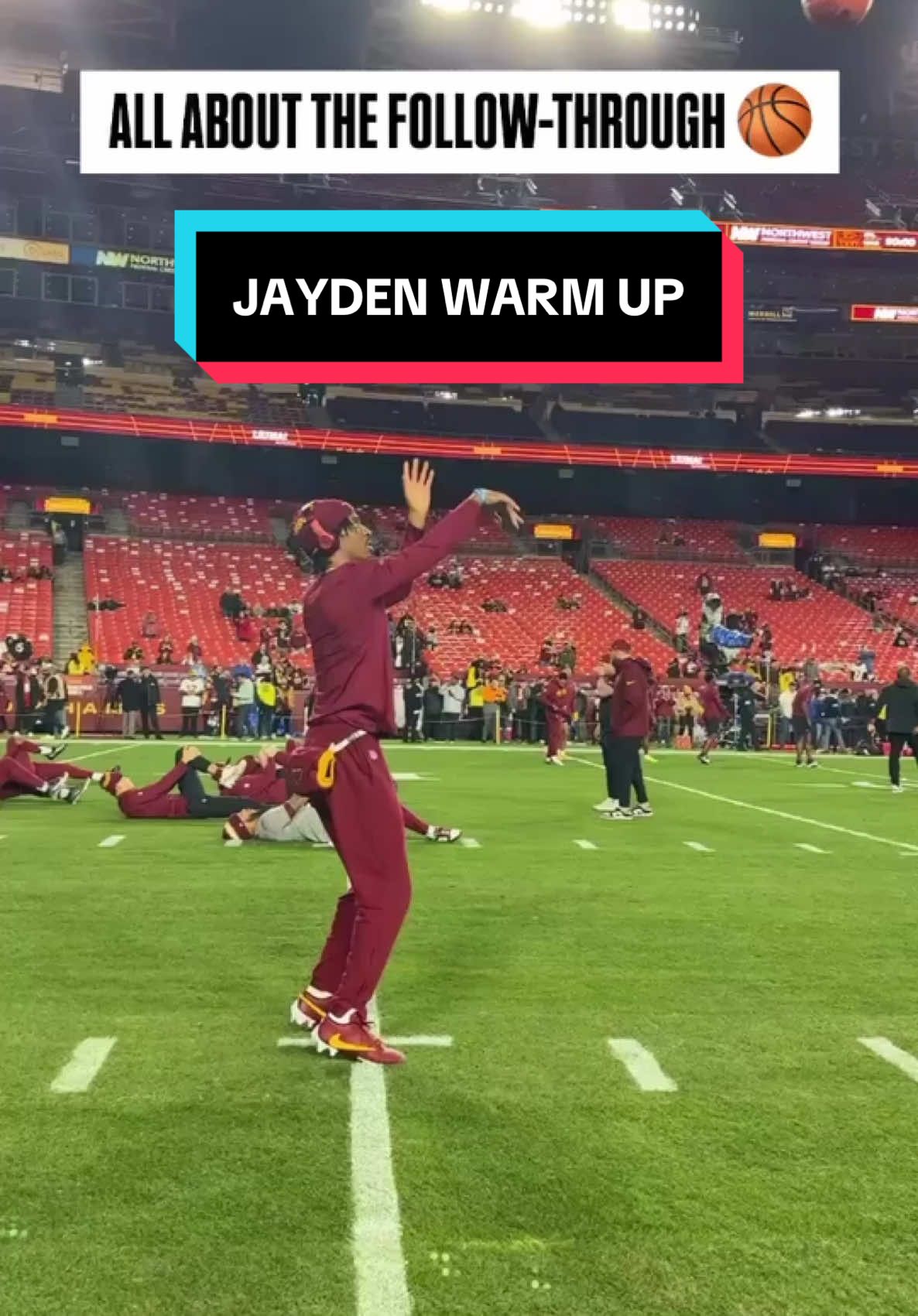 Jayden Daniels gets loose ahead of his matchup against the Falcons. #nfl #commanders #jaydendaniels #warmup #washingtondc 