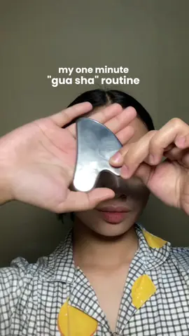 this is ur sign to get this gua sha board to defined ur jaw and ur asymmetrical face shape! 💆🏻‍♀️ #guasha #guasharoutine #favemassage #nightroutine #fyp 