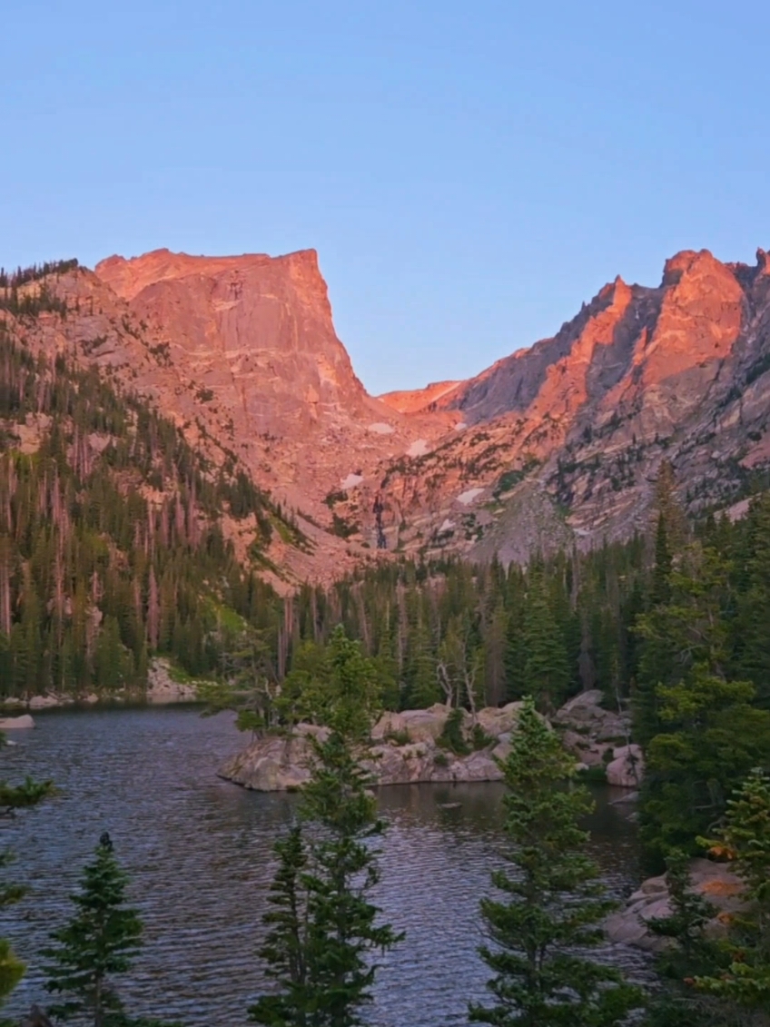 time to get lost #coloradohikes #rockymountains #dreamlake #yearning #travel #roadtrip #sunrise #nationalparks 