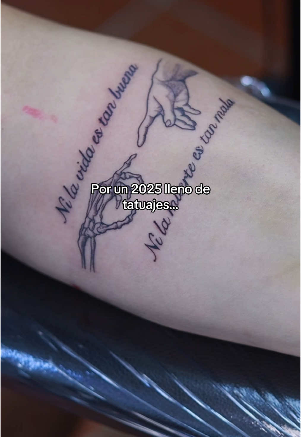 Por un 2025 lleno de…✨💉 Tatuajes o antes de que acabe el año te agendo?🤔✌️ #tatto #tattoart #2025 #tatuajestiktok #porun2025llenodetatuajes 