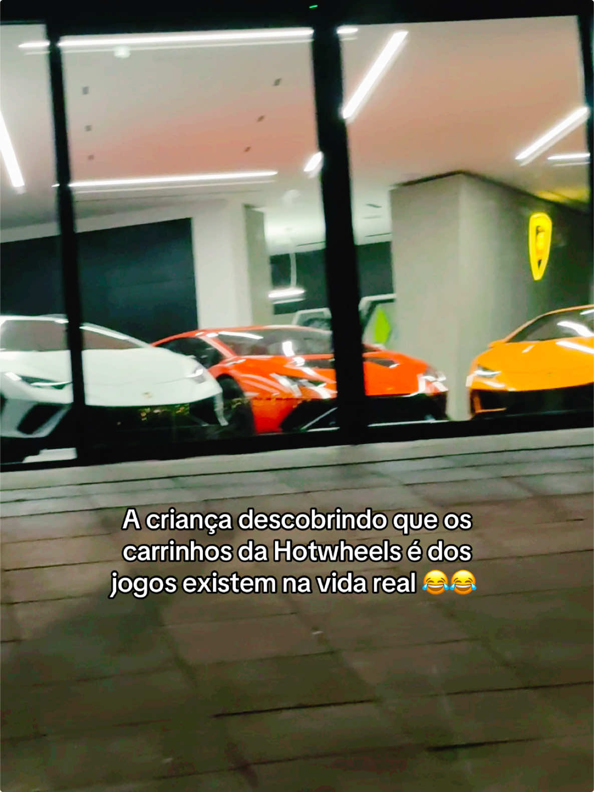 Meu filho profetizou tanto que veria uma Lamborguini que ficou sem reação quando passamos em frente à loja kkkkkkkkk #hotwheels #lamborghini #carrosdeluxo #reacaodecrianca #gta #sp #automoveis #humor 